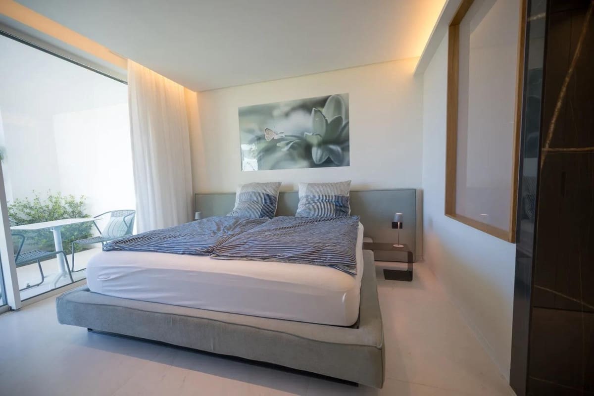 3 bedroom Apartment for sale in Marbella with pool garage - € 1,250,000 (Ref: 10143037)