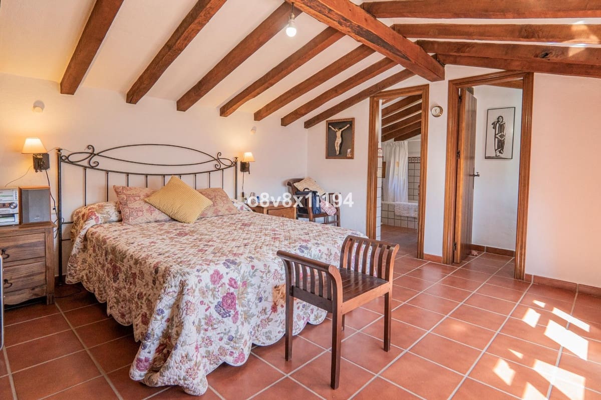 5 bedroom Finca/Country House for sale in Jubrique with pool - € 995,000 (Ref: 10143054)