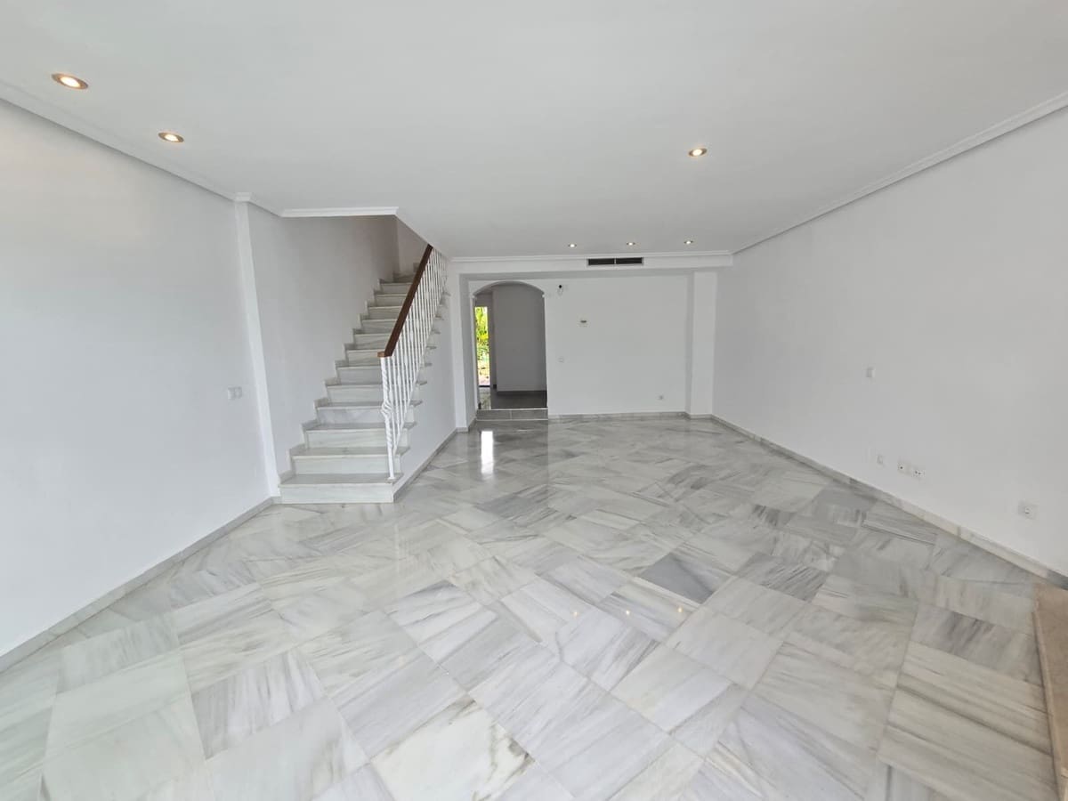3 bedroom Townhouse for sale in Marbella with pool garage - € 1,650,000 (Ref: 10143094)