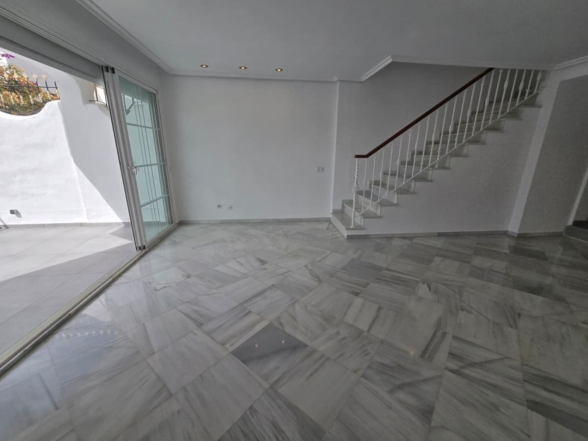 3 bedroom Townhouse for sale in Marbella with pool garage - € 1,650,000 (Ref: 10143094)