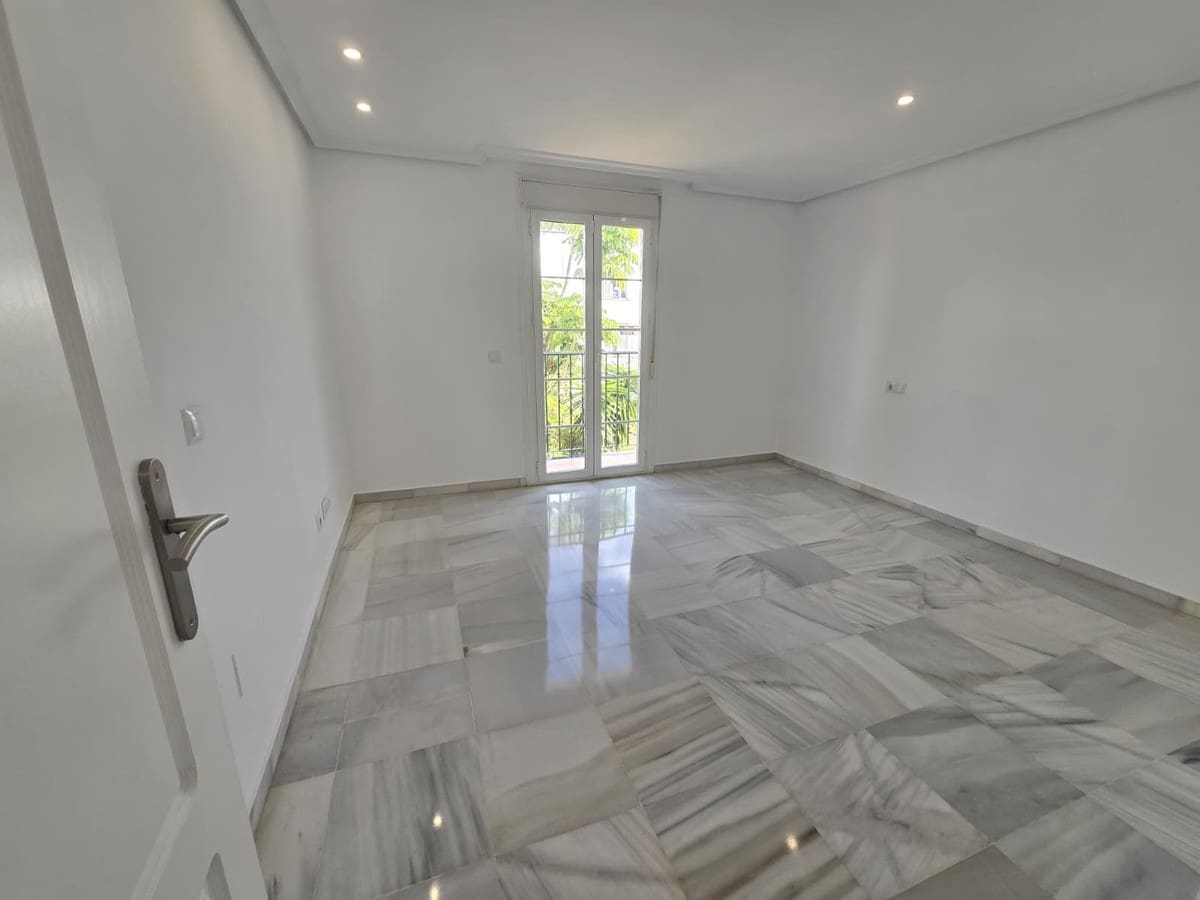 3 bedroom Townhouse for sale in Marbella with pool garage - € 1,650,000 (Ref: 10143094)