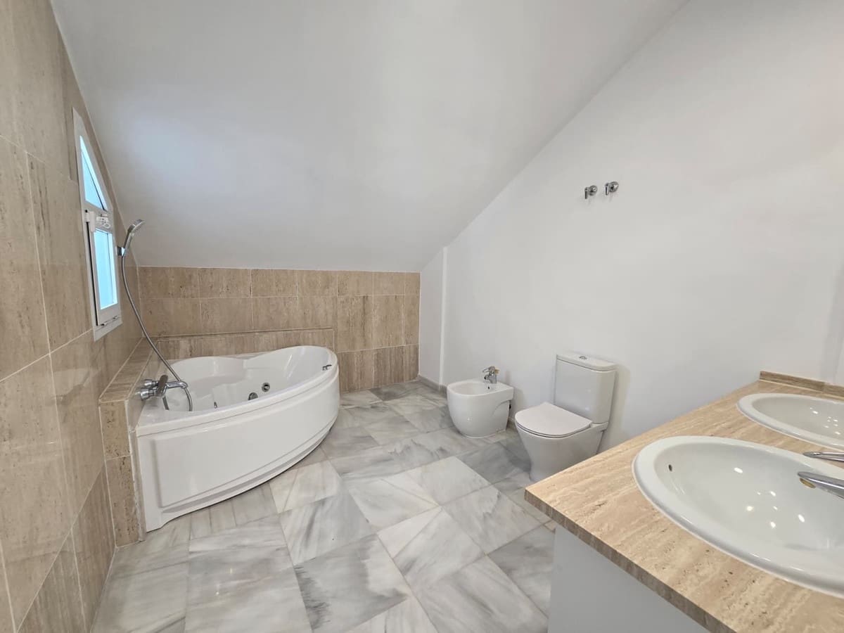 3 bedroom Townhouse for sale in Marbella with pool garage - € 1,650,000 (Ref: 10143094)