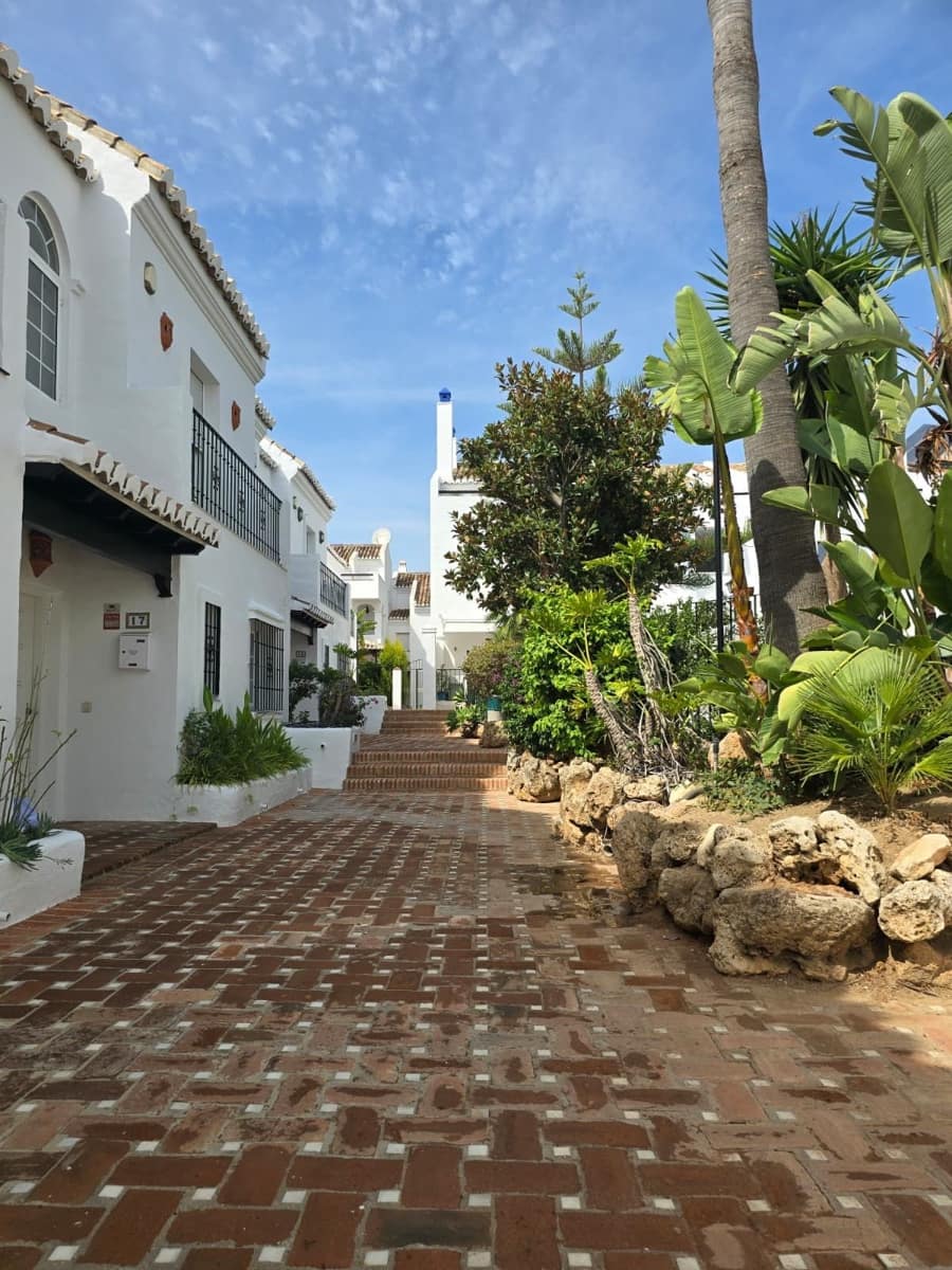 3 bedroom Townhouse for sale in Marbella with pool garage - € 1,650,000 (Ref: 10143094)