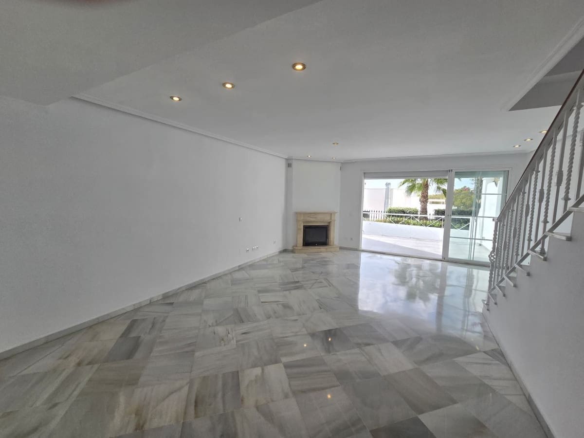 3 bedroom Townhouse for sale in Marbella with pool garage - € 1,650,000 (Ref: 10143094)