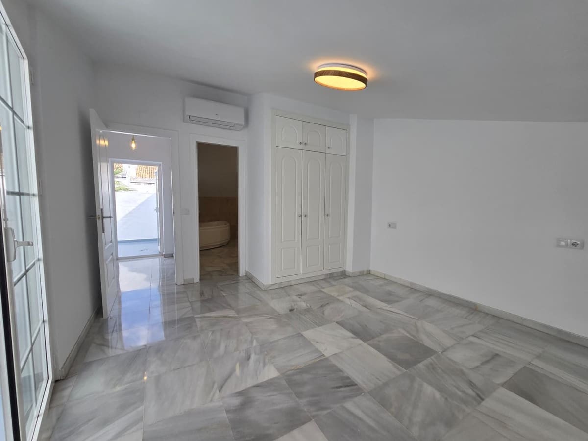 3 bedroom Townhouse for sale in Marbella with pool garage - € 1,650,000 (Ref: 10143094)