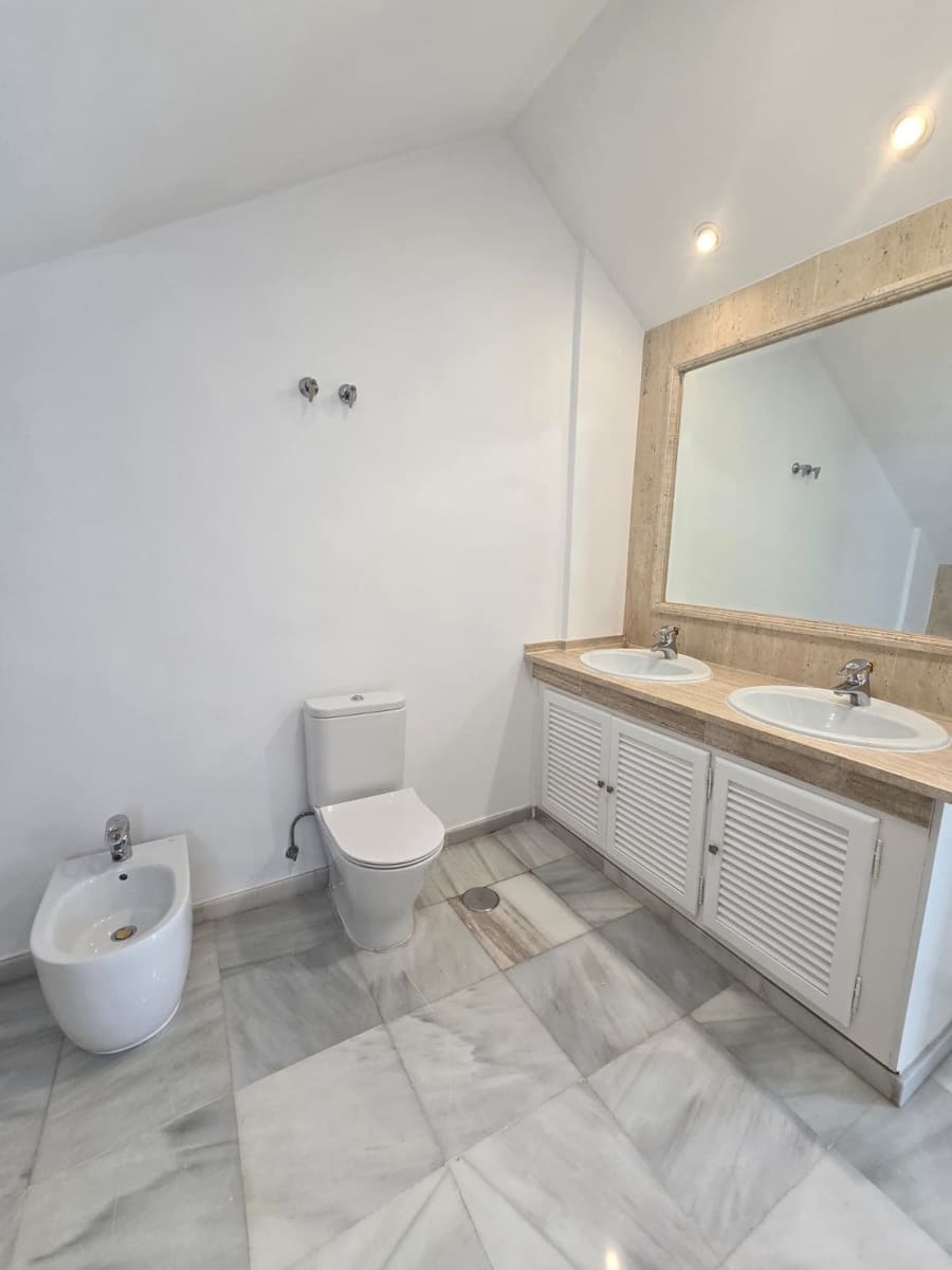 3 bedroom Townhouse for sale in Marbella with pool garage - € 1,650,000 (Ref: 10143094)