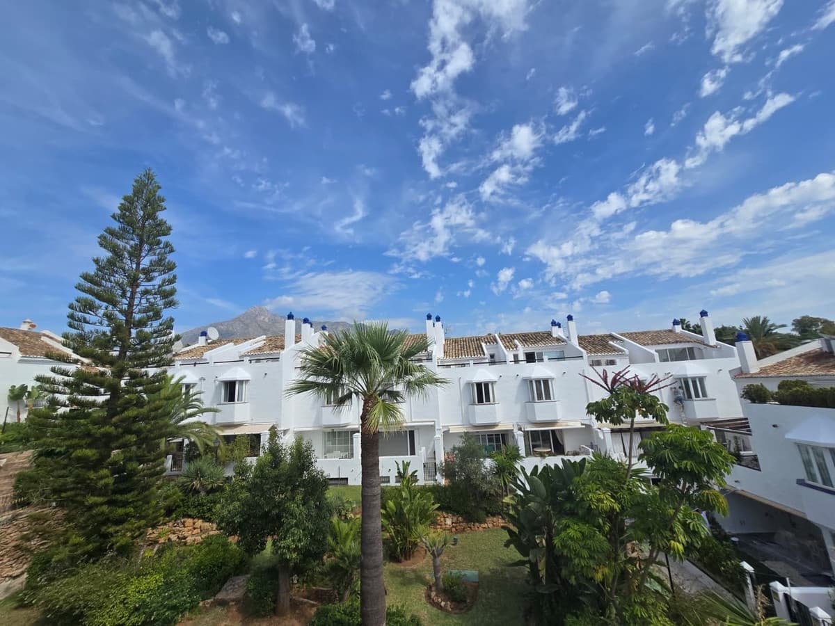 3 bedroom Townhouse for sale in Marbella with pool garage - € 1,650,000 (Ref: 10143094)