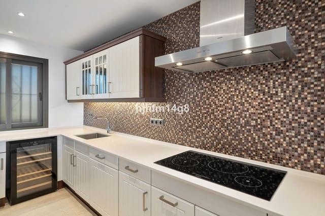 2 quarto Apartamento para venda em Nueva Andalucia, Marbella com piscina garagem - 799 000 € (Ref: 10143106)