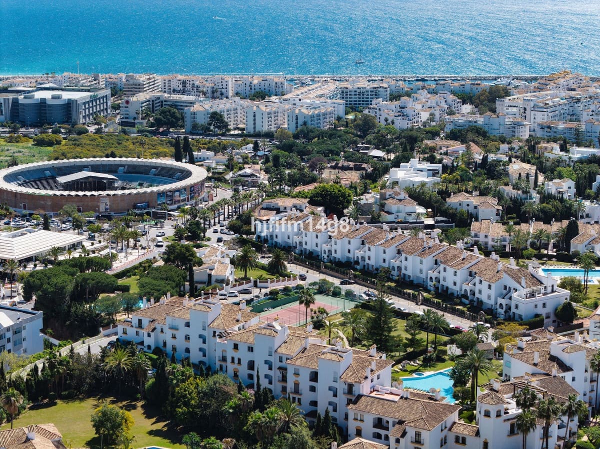 2 quarto Apartamento para venda em Nueva Andalucia com piscina garagem - 799 000 € (Ref: 10143106)