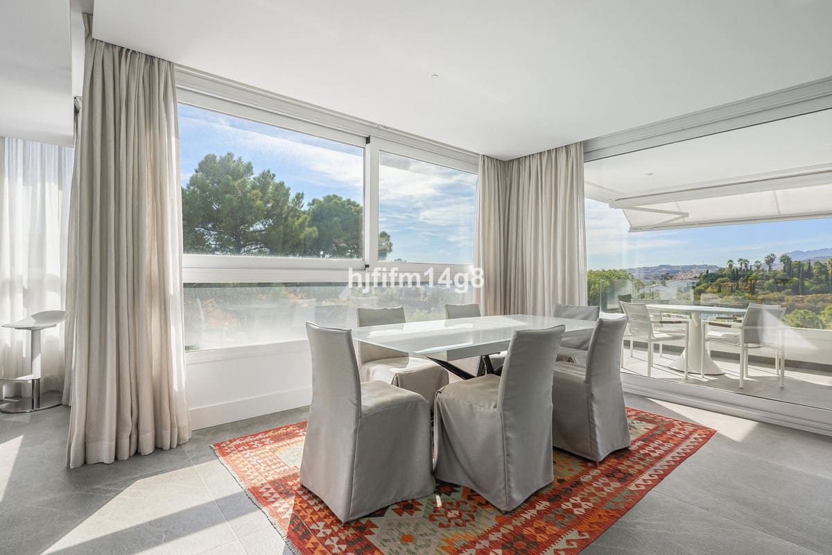 3 slaapkamer Appartement te koop in La Quinta met zwembad garage - € 1.295.000 (Ref: 10143107)