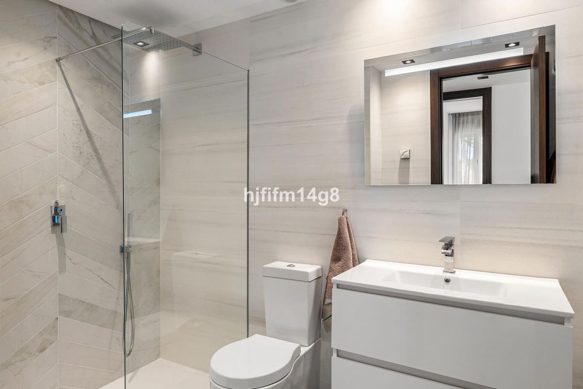 3 slaapkamer Appartement te koop in La Quinta met zwembad garage - € 1.295.000 (Ref: 10143107)