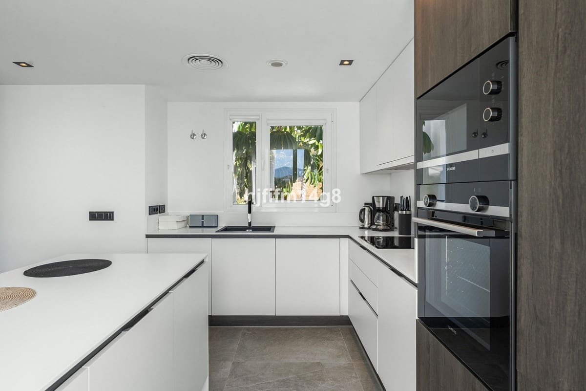 3 slaapkamer Appartement te koop in La Quinta met zwembad garage - € 1.295.000 (Ref: 10143107)
