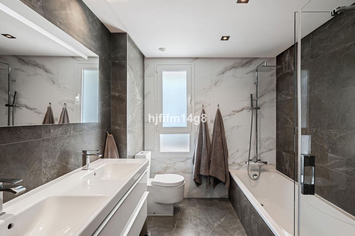 3 slaapkamer Appartement te koop in La Quinta met zwembad garage - € 1.295.000 (Ref: 10143107)
