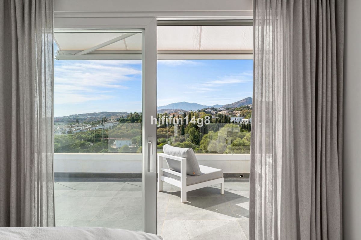3 slaapkamer Appartement te koop in La Quinta met zwembad garage - € 1.295.000 (Ref: 10143107)