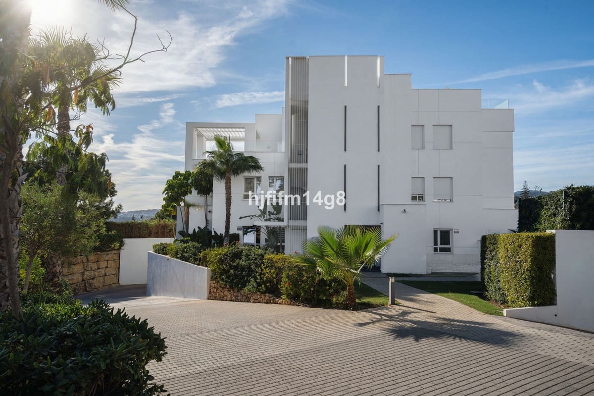 3 slaapkamer Appartement te koop in La Quinta met zwembad garage - € 1.295.000 (Ref: 10143107)