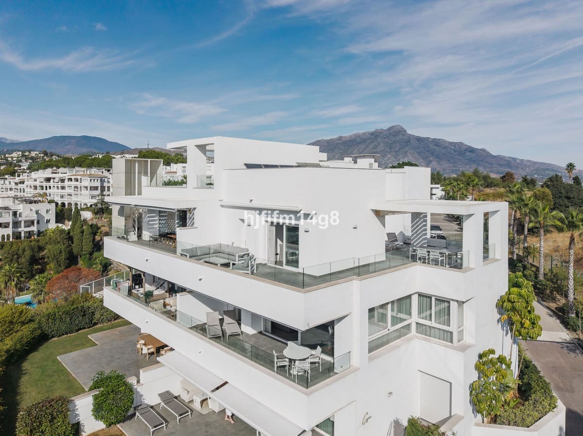 3 slaapkamer Appartement te koop in La Quinta met zwembad garage - € 1.295.000 (Ref: 10143107)