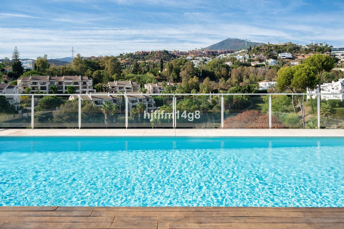 3 slaapkamer Appartement te koop in La Quinta met zwembad garage - € 1.295.000 (Ref: 10143107)