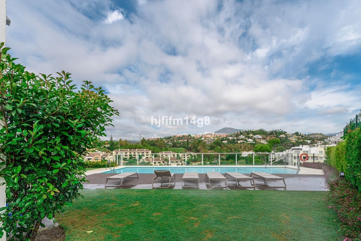 3 slaapkamer Appartement te koop in La Quinta met zwembad garage - € 1.295.000 (Ref: 10143107)