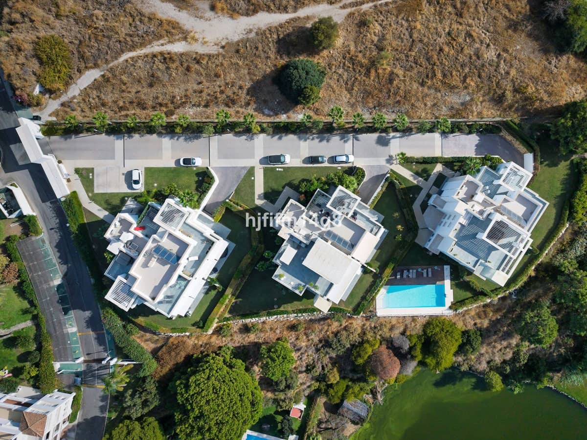 3 slaapkamer Appartement te koop in La Quinta met zwembad garage - € 1.295.000 (Ref: 10143107)