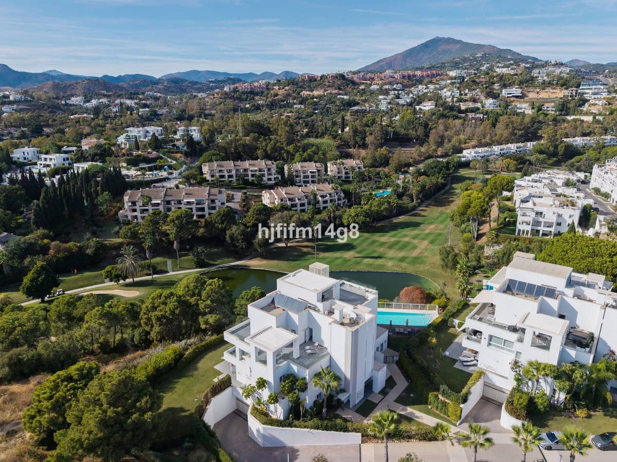 3 slaapkamer Appartement te koop in La Quinta met zwembad garage - € 1.295.000 (Ref: 10143107)