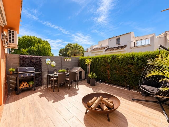 3 soveværelse Villa til salg i Castillo de la Duquesa, Manilva med swimmingpool garage - € 349.000 (Ref: 10143112)