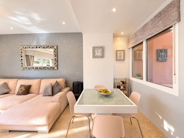 3 soveværelse Villa til salg i Castillo de la Duquesa, Manilva med swimmingpool garage - € 349.000 (Ref: 10143112)
