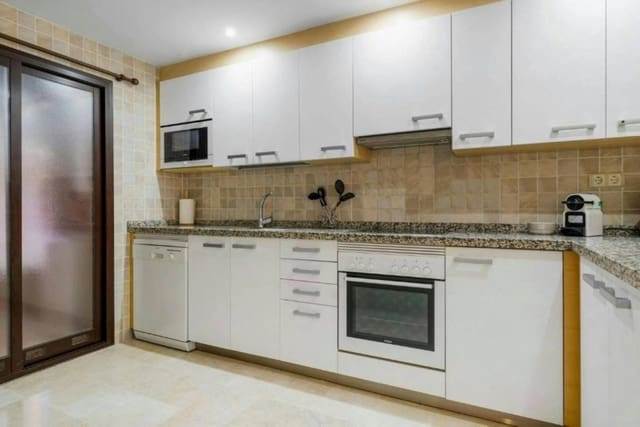2 chambre Appartement à vendre à Atalaya-Isdabe, Estepona avec piscine garage - 430 000 € (Ref: 10143113)