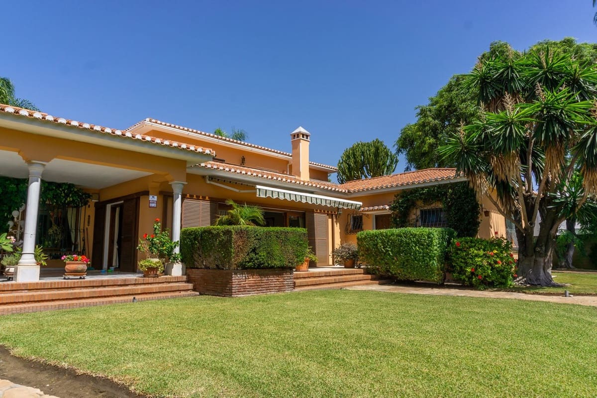 6 chambre Villa/Maison à vendre à El Paraiso avec piscine garage - 3 750 000 € (Ref: 10143118)