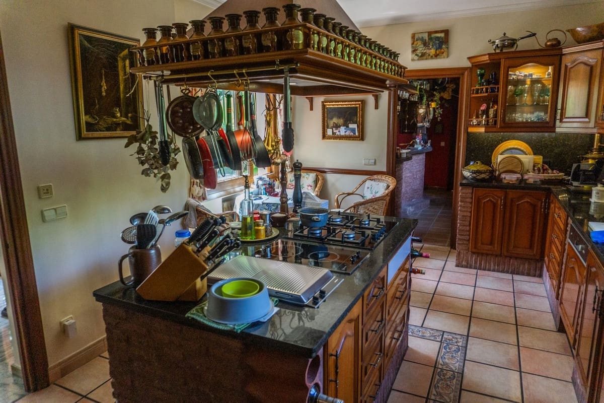 6 chambre Villa/Maison à vendre à El Paraiso avec piscine garage - 3 750 000 € (Ref: 10143118)