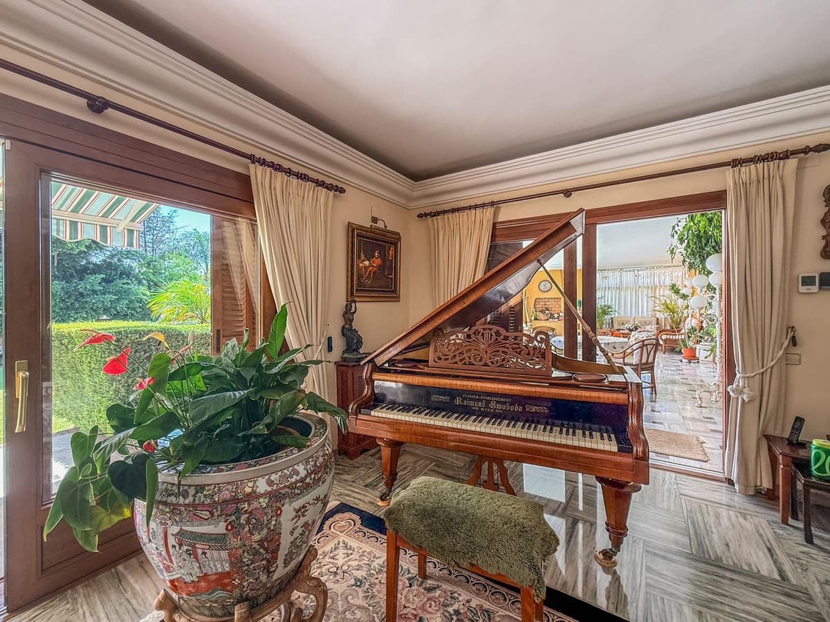 6 chambre Villa/Maison à vendre à El Paraiso avec piscine garage - 3 750 000 € (Ref: 10143118)