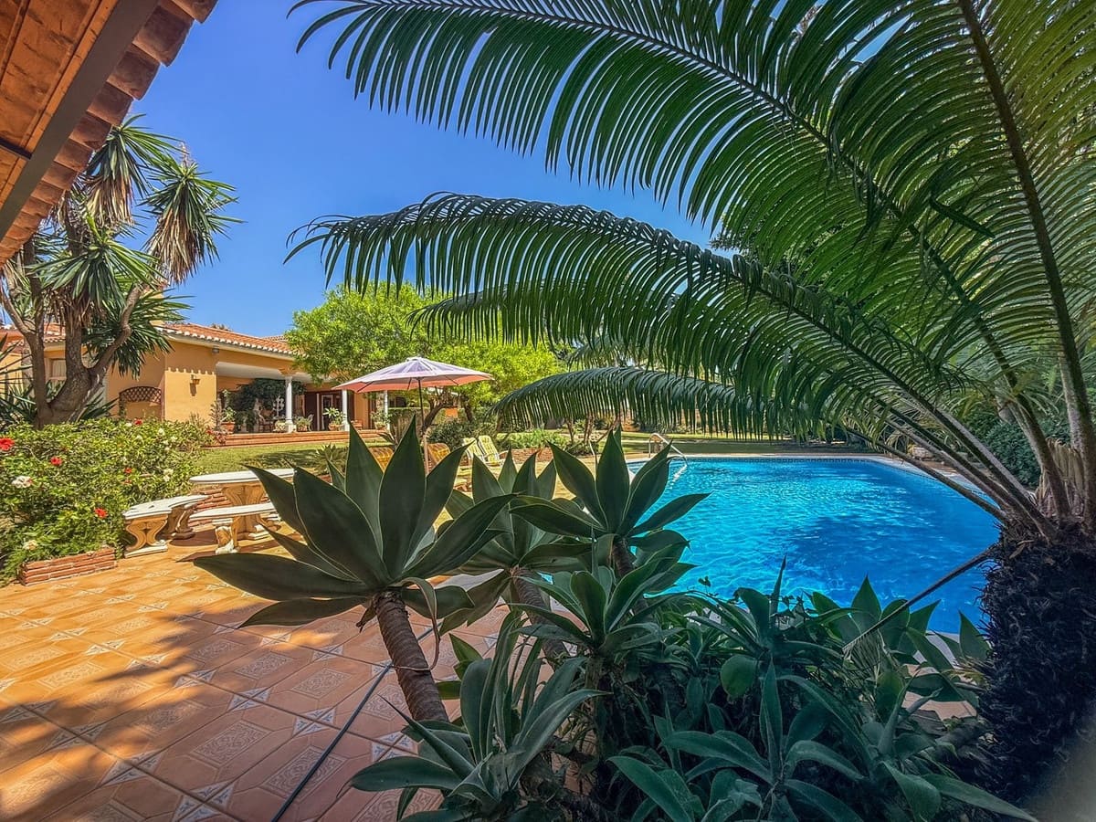 6 chambre Villa/Maison à vendre à El Paraiso avec piscine garage - 3 750 000 € (Ref: 10143118)