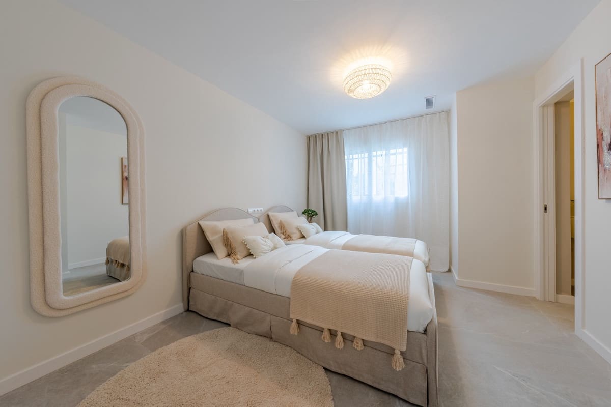 3 sypialnia Apartament na sprzedaż w La Quinta z basenem garażem - 835 000 € (Ref: 10143124)