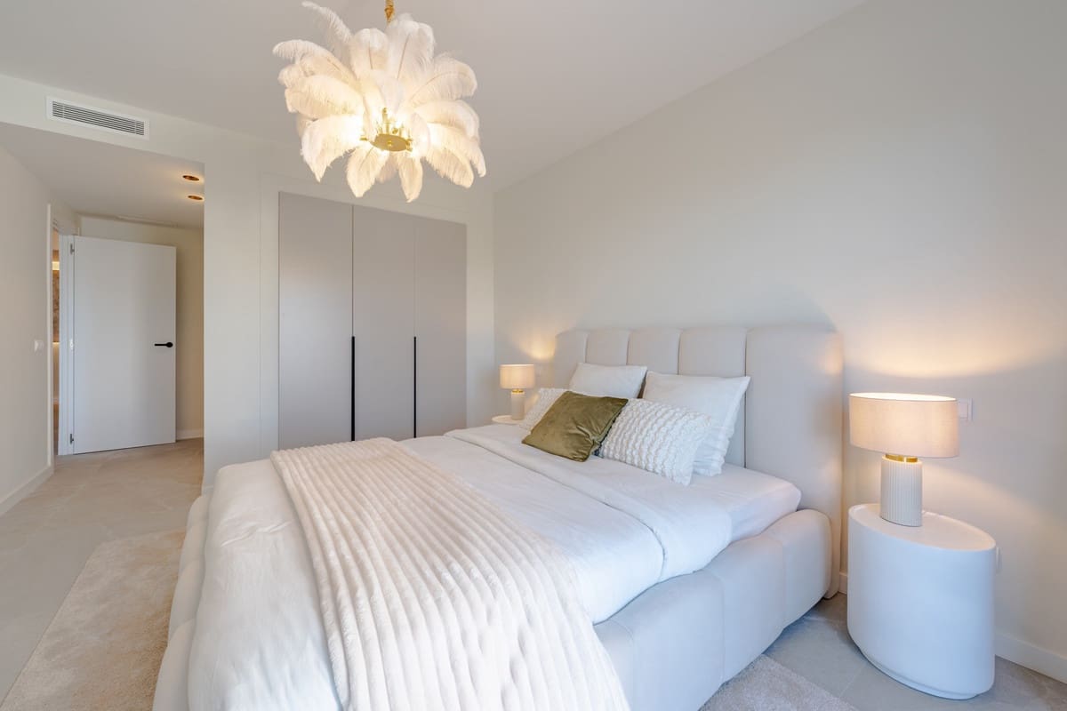 3 sypialnia Apartament na sprzedaż w La Quinta z basenem garażem - 835 000 € (Ref: 10143124)