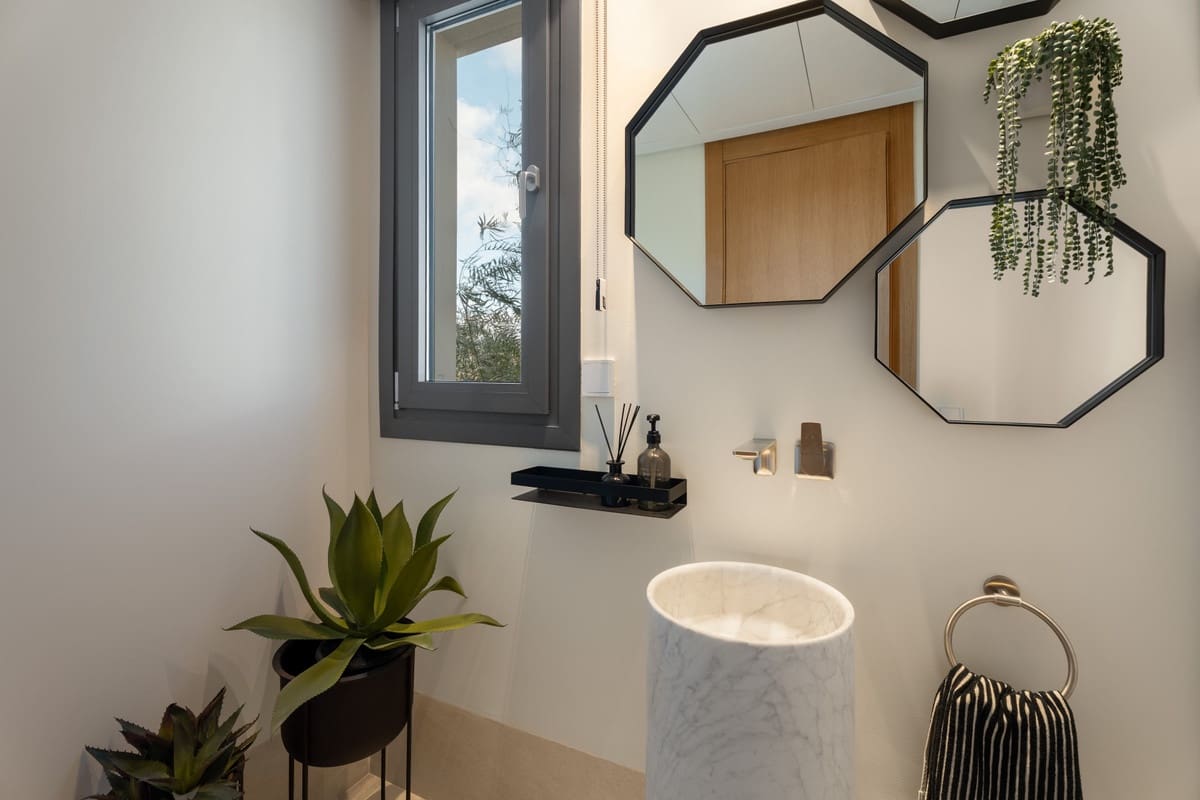 3 slaapkamer Appartement te koop in La Quinta met zwembad garage - € 1.595.000 (Ref: 10143126)