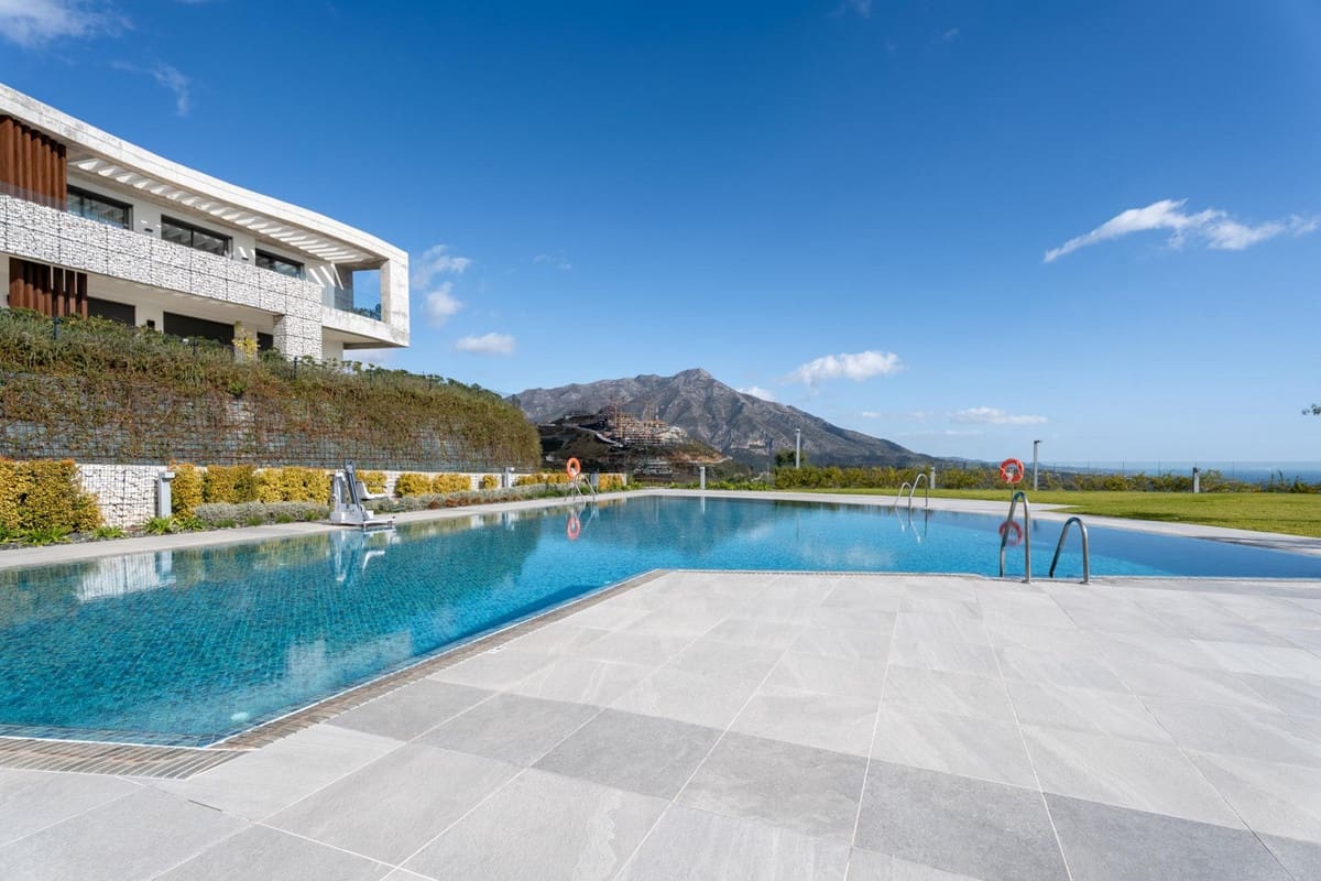 3 slaapkamer Appartement te koop in La Quinta met zwembad garage - € 1.595.000 (Ref: 10143126)