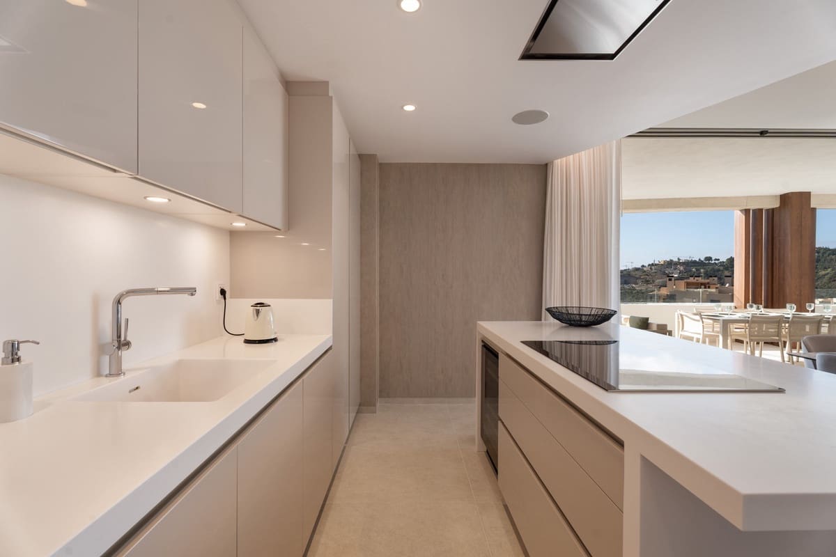 3 slaapkamer Appartement te koop in La Quinta met zwembad garage - € 1.595.000 (Ref: 10143126)