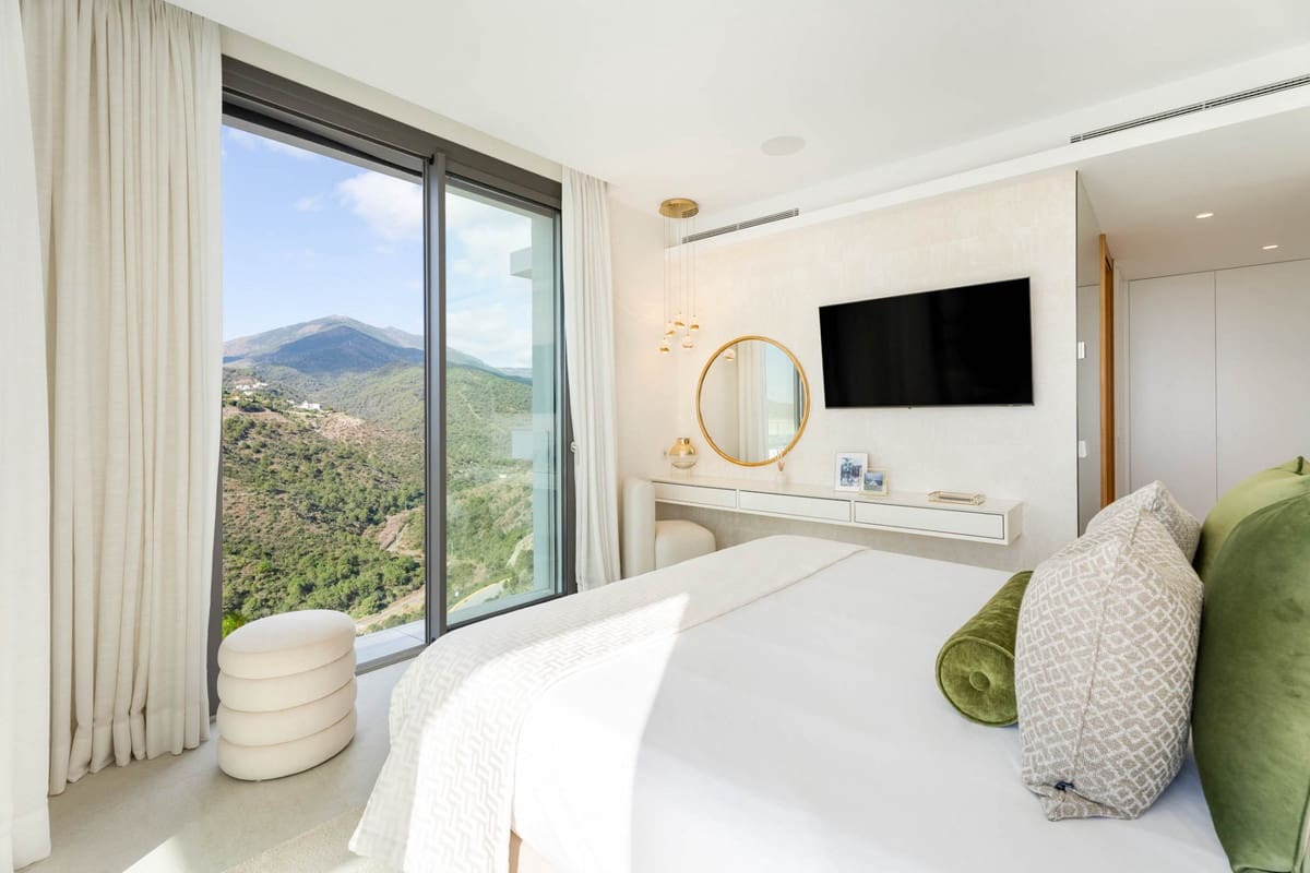3 slaapkamer Appartement te koop in La Quinta met zwembad garage - € 1.595.000 (Ref: 10143126)