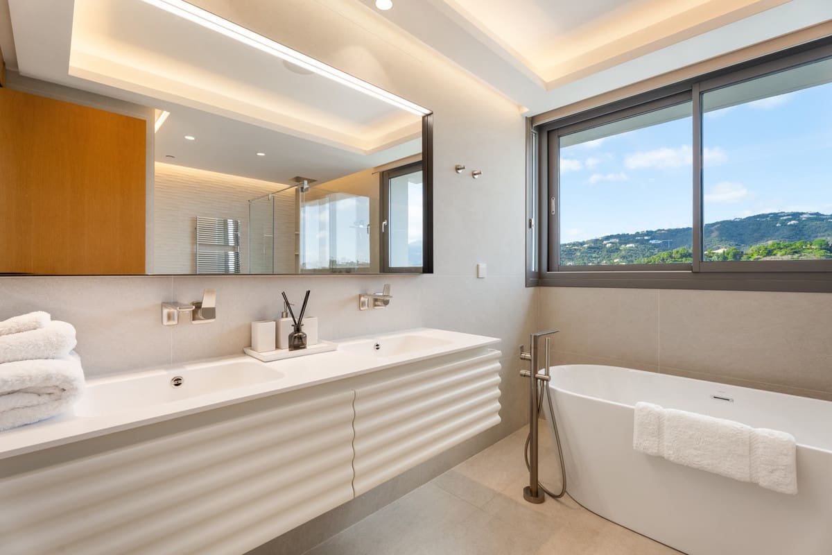 3 slaapkamer Appartement te koop in La Quinta met zwembad garage - € 1.595.000 (Ref: 10143126)
