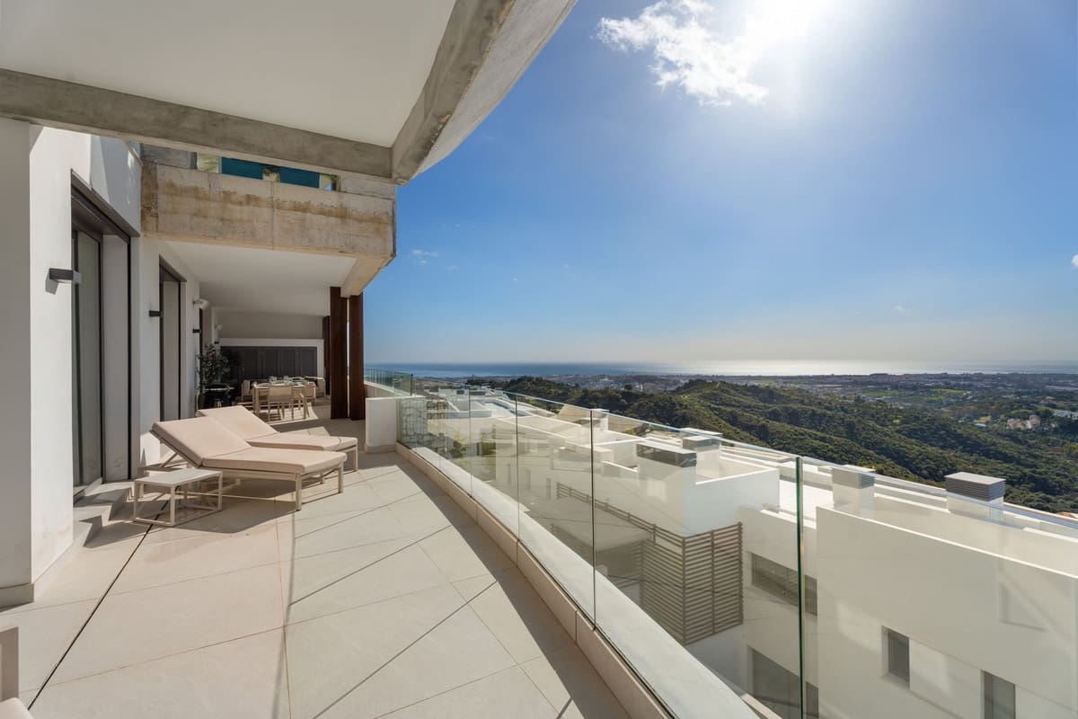 3 slaapkamer Appartement te koop in La Quinta met zwembad garage - € 1.595.000 (Ref: 10143126)