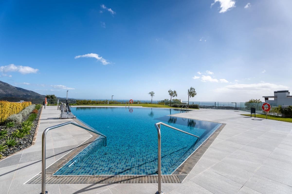 3 slaapkamer Appartement te koop in La Quinta met zwembad garage - € 1.595.000 (Ref: 10143126)