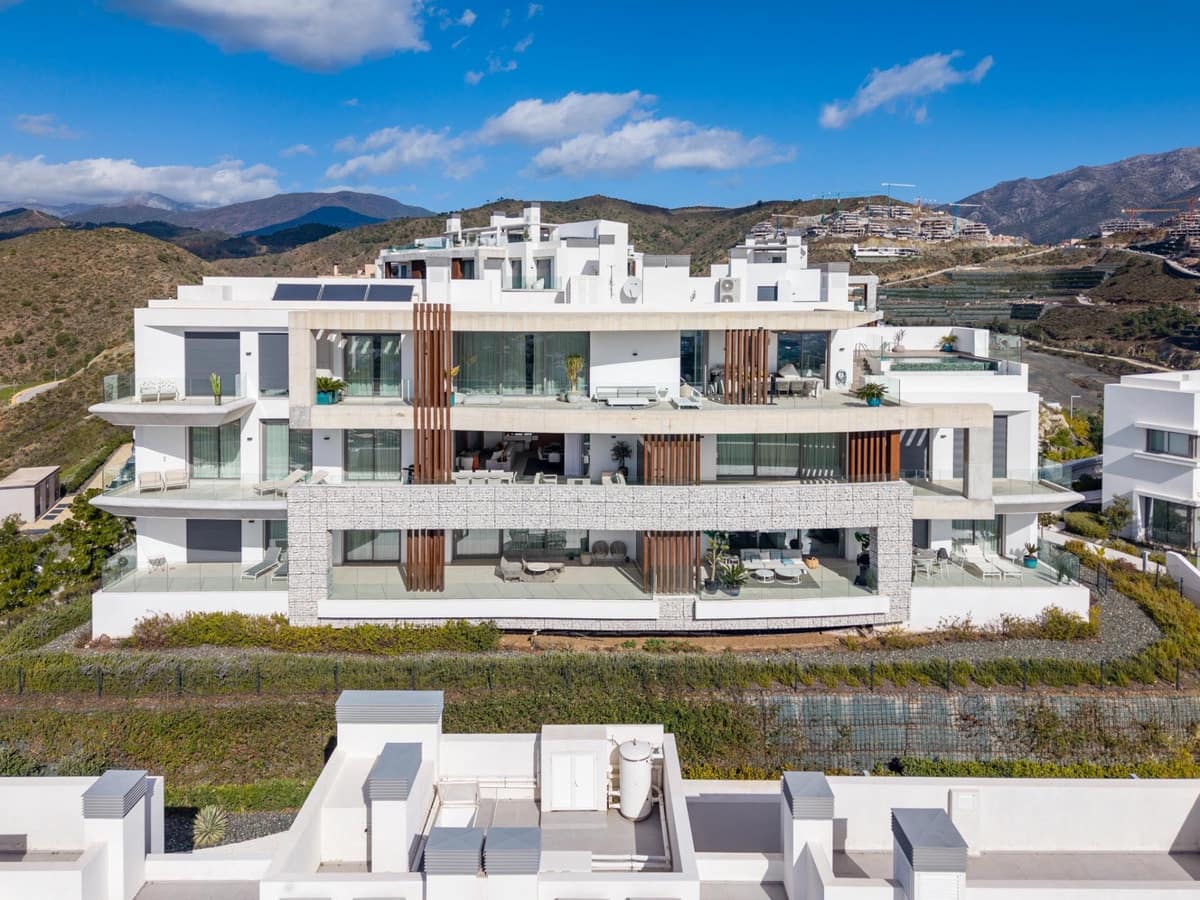 3 slaapkamer Appartement te koop in La Quinta met zwembad garage - € 1.595.000 (Ref: 10143126)