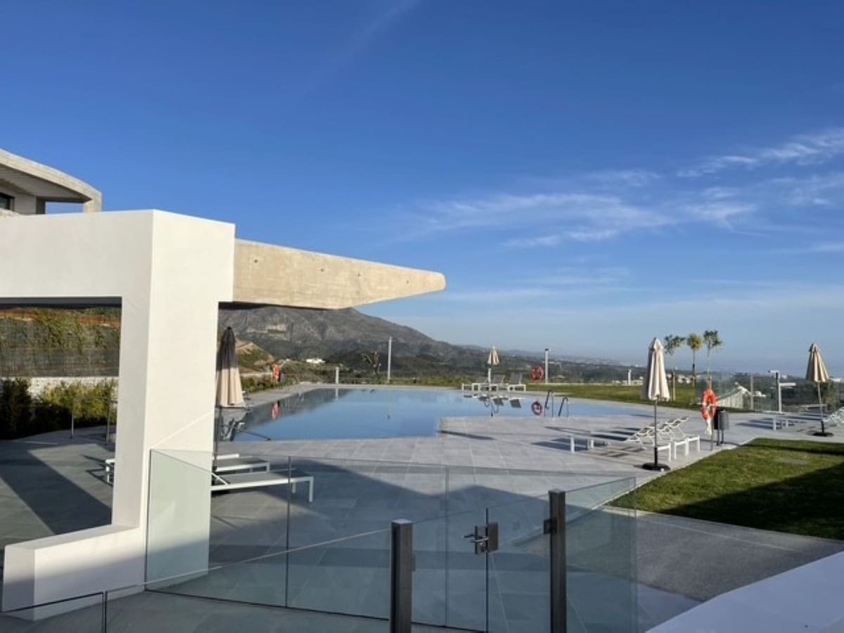 3 slaapkamer Appartement te koop in La Quinta met zwembad garage - € 1.595.000 (Ref: 10143126)