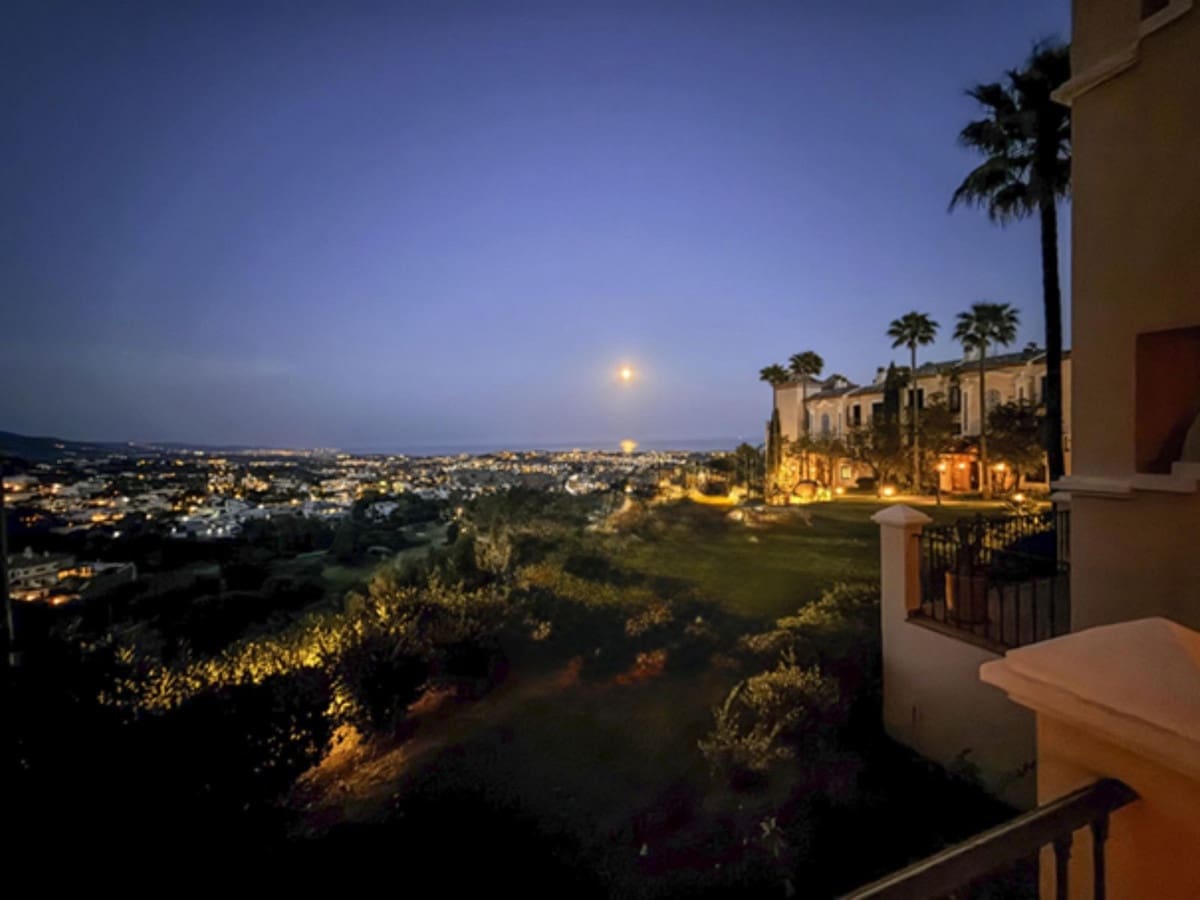 2 slaapkamer Appartement te koop in La Quinta met zwembad garage - € 1.065.000 (Ref: 10143145)
