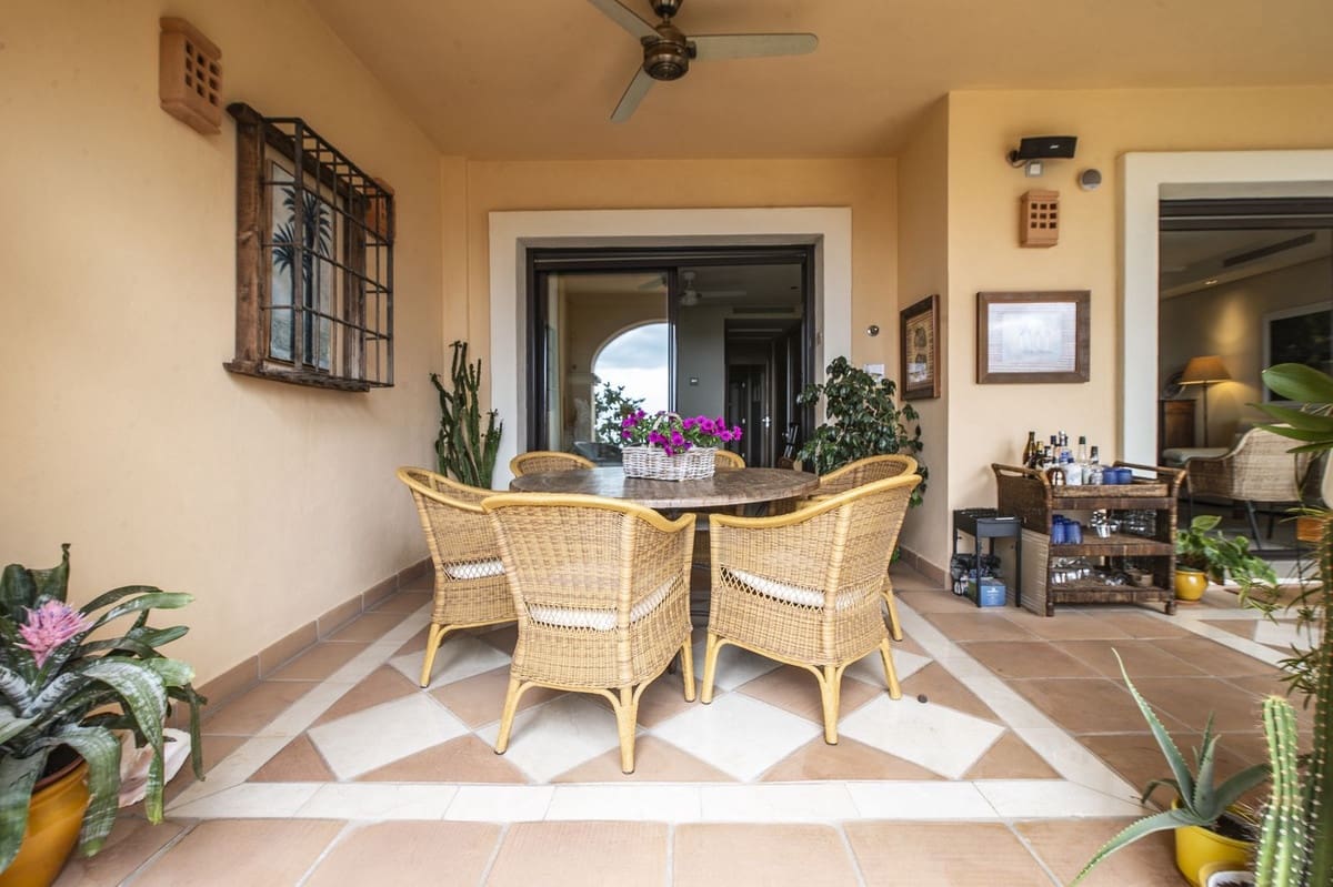 2 slaapkamer Appartement te koop in La Quinta met zwembad garage - € 1.065.000 (Ref: 10143145)