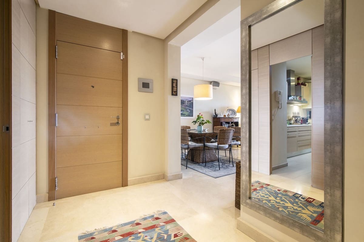 2 slaapkamer Appartement te koop in La Quinta met zwembad garage - € 1.065.000 (Ref: 10143145)