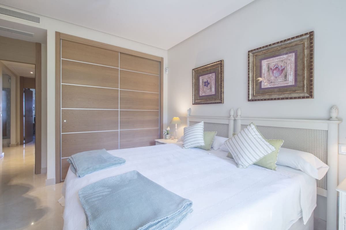 2 slaapkamer Appartement te koop in La Quinta met zwembad garage - € 1.065.000 (Ref: 10143145)