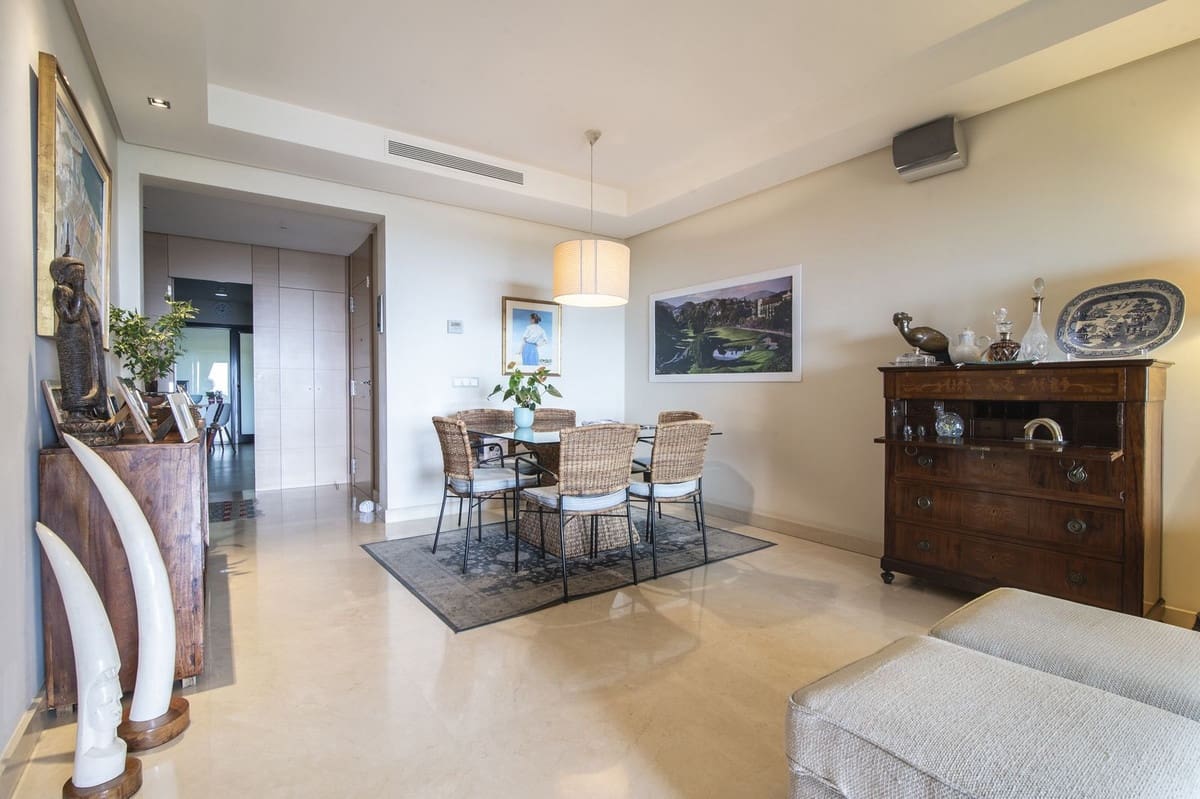 2 slaapkamer Appartement te koop in La Quinta met zwembad garage - € 1.065.000 (Ref: 10143145)