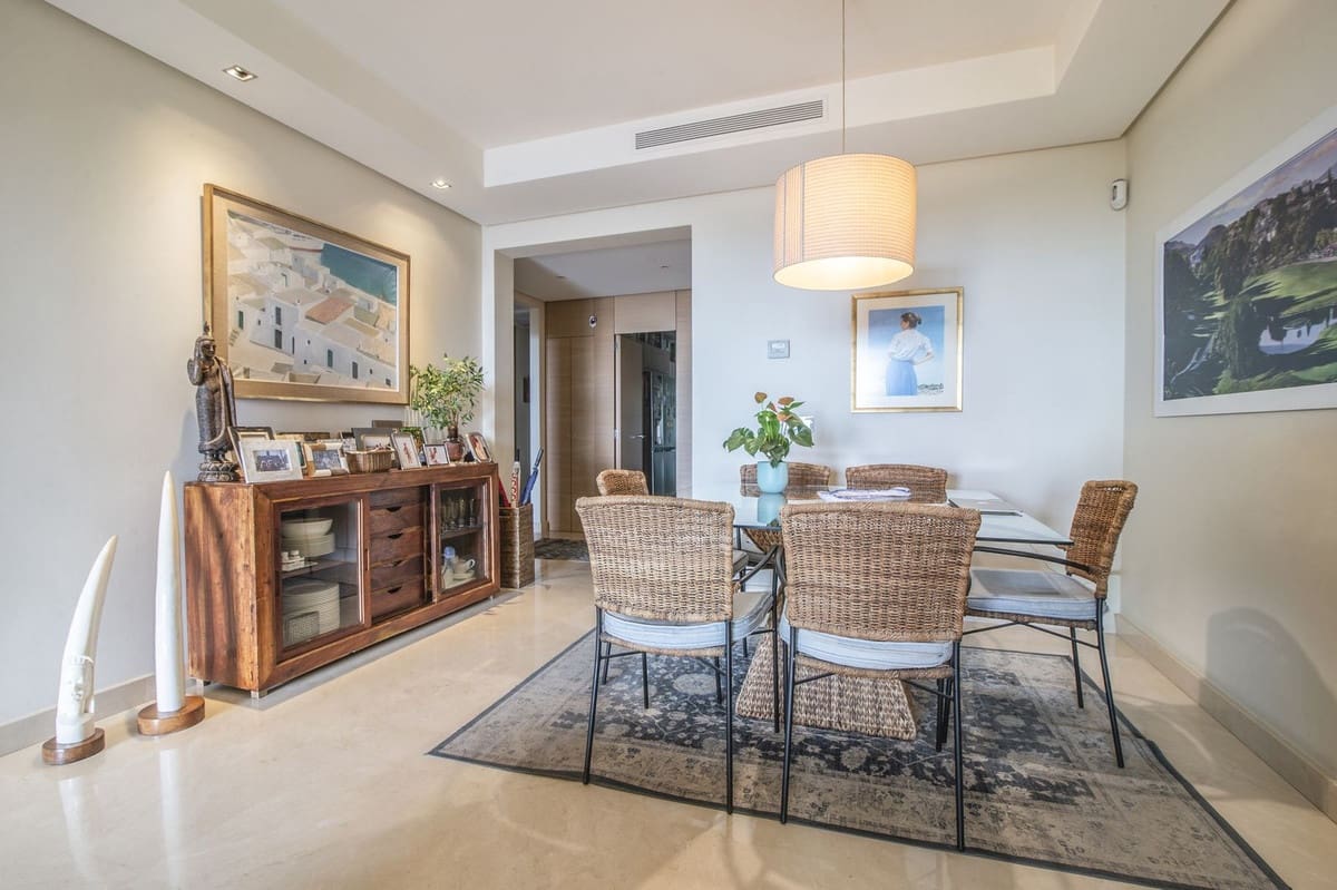 2 slaapkamer Appartement te koop in La Quinta met zwembad garage - € 1.065.000 (Ref: 10143145)