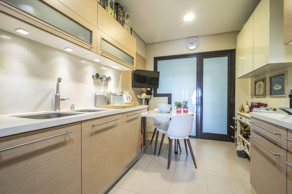 2 slaapkamer Appartement te koop in La Quinta met zwembad garage - € 1.065.000 (Ref: 10143145)
