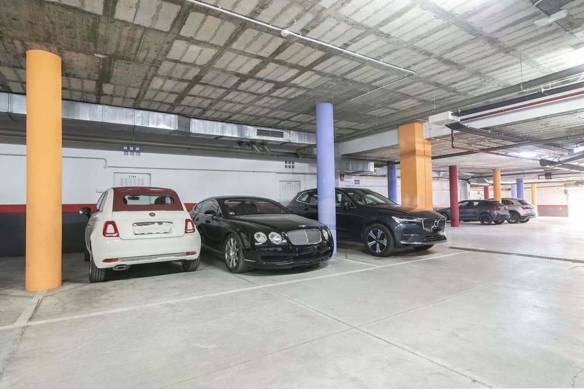 2 slaapkamer Appartement te koop in La Quinta met zwembad garage - € 1.065.000 (Ref: 10143145)